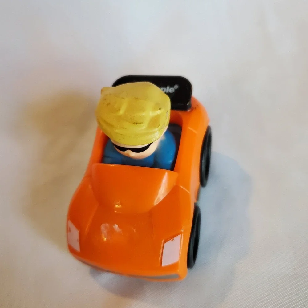Fisher Price Little People Wheelies Orange Car Blonde Boy Eddie Sunglasses‎